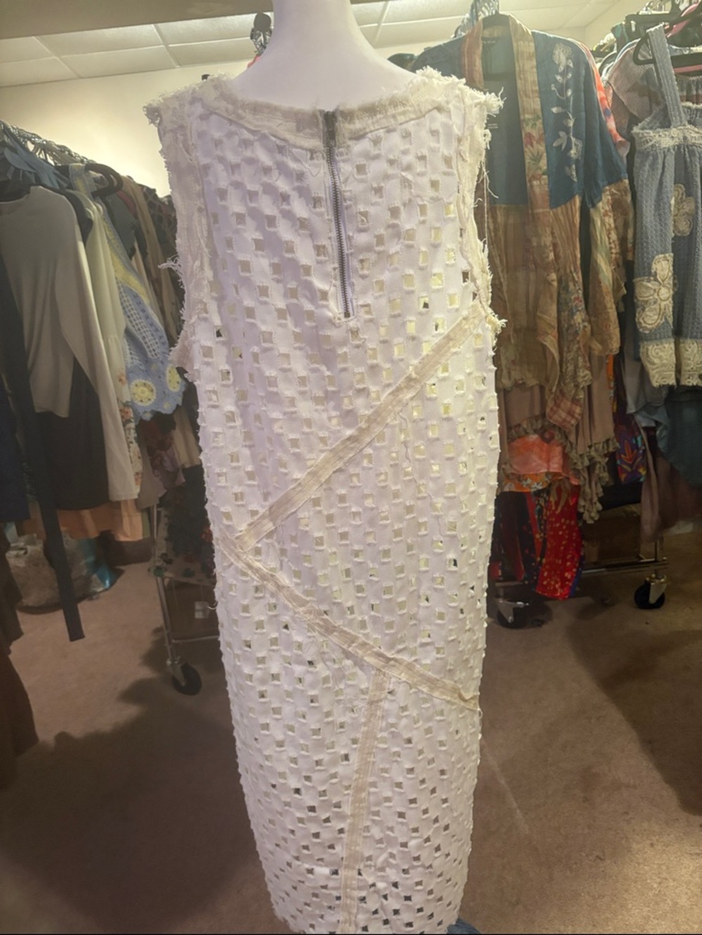 POL Light Cream Sleeveless Textured Cutout Dress Sz M NWOT - Picture 4 of 8